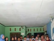 Anggota DPRD Lebak Tika Kartika Sari Kembali Santuni dan Berikan Al-Qur’an kepada Anak Yatim di Desa Mekar Jaya Anggota DPRD Kabupaten Lebak, Tika Kartika Sari giat sosial pada Minggu (2/11/2025).