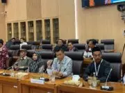 HB Bawa Warga Jayasari ke DPR, Laporkan Perusakan Lingkungan dan Penyerobotan Lahan oleh PT MKA HB Bawa Warga Jayasari ke DPR, Laporkan Perusakan Lingkungan dan Penyerobotan Lahan oleh PT MKA