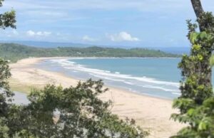 Pantai Goa Langir, Sawarna Kabupaten Lebak merupakan pantai yang sangat indah yang harus dikunjungi para wisatawan, pada Kamis (18/12/2025).