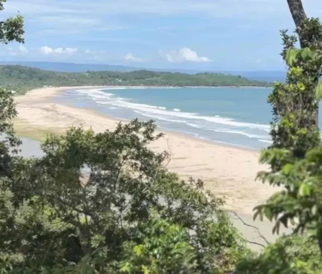 Pantai Goa Langir, Sawarna Kabupaten Lebak merupakan pantai yang sangat indah yang harus dikunjungi para wisatawan, pada Kamis (18/12/2025). Pantai Goa Langir, Sawarna Kabupaten Lebak merupakan pantai yang sangat indah yang harus dikunjungi para wisatawan, pada Kamis (18/12/2025).