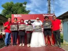 Sambut Hari Ibu, Kampung Telkomsel Hadirkan Kebersamaan dan Hiburan Digital bagi Warga Cipondoh Sambut Hari Ibu, Kampung Telkomsel Hadirkan Kebersamaan dan Hiburan Digital bagi Warga Cipondoh