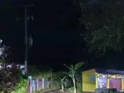 Viral di Malingping: Pohon Pisang Tumbuh di Jalan Rusak Kampung Citeureup Desa Rahong Pohon pisang tumbuh di jalan rusak, Kampung Citeureup, Desa Rahong, Kecamatan Malingping, Kabupaten Lebak, pada Kamis (25/12/2025).