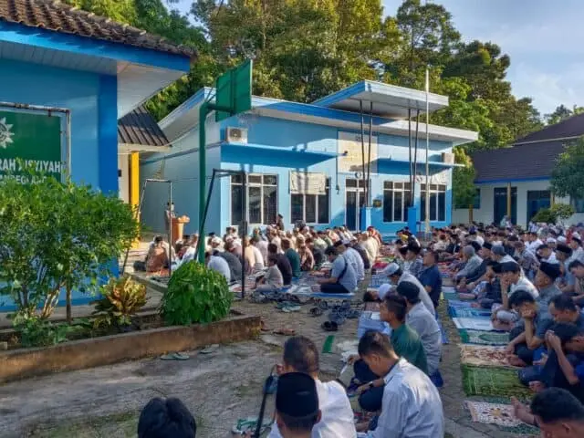 Ratusan Jamaah Ikuti Salat Idul Fitri PCM Pandeglang di Lapangan SMK Muhammadiyah Ratusan Jamaah Ikuti Salat Idul Fitri PCM Pandeglang di Lapangan SMK Muhammadiyah