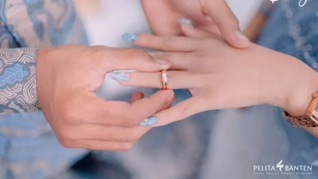 Happy Engagement Happy Engagement! 75 Ucapan Selamat Tunangan Terbaik 2026