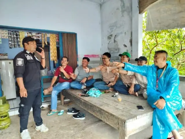 Didi Haerudin, Satpol PP Banjarsari sedang menelusuri pelaku Oknum Wifi Dukodu, pada Selasa (12/05/2026). Didi Haerudin, Satpol PP Banjarsari sedang menelusuri pelaku Oknum Wifi Dukodu, pada Selasa (12/05/2026).