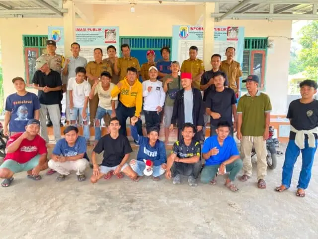 Masyarakat, Mahasiswa, Pemuda Desa Darayon, Kecamatan Cileles, Kabupaten Lebak tagih janji pemerintah desa, pada Senin (15/06/2026). Masyarakat, Mahasiswa, Pemuda Desa Darayon, Kecamatan Cileles, Kabupaten Lebak tagih janji pemerintah desa, pada Senin (15/06/2026).