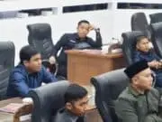 Dr. Ujang Giri, M.AP, alias Kang Ugi Fraksi Partai Nasdem saat berargumentasi tentang tambang rakyat, pada Selasa (23/06/2026).