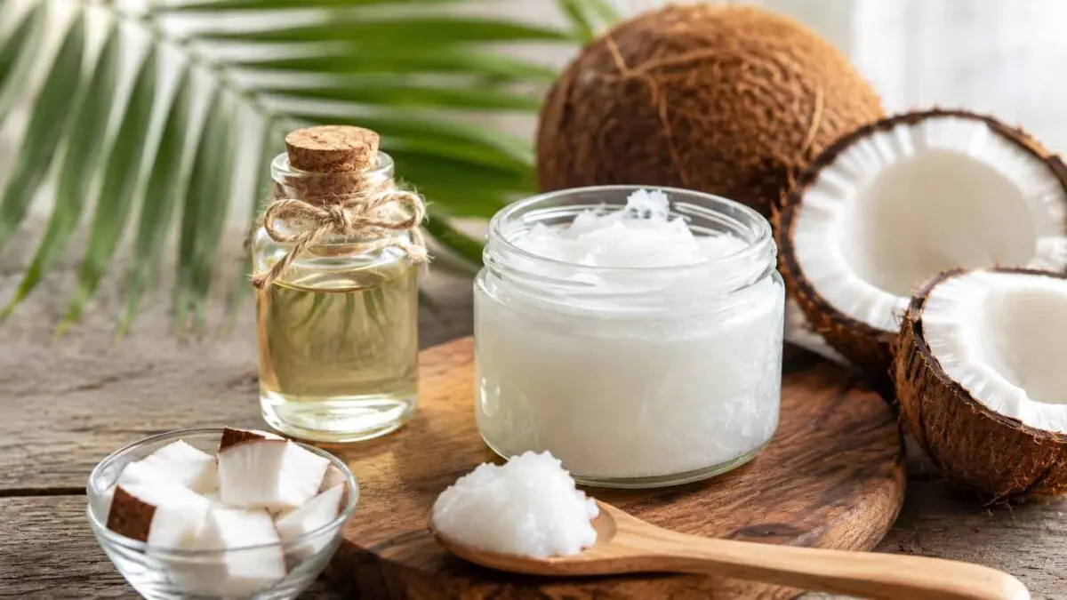 Manfaat Minyak Kelapa dan Cara Menggunakannya dengan Aman