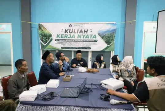 Mahasiswa KKN Fakultas Bio-Industri Pertanian dan Kehutanan UB Dampingi Penyusunan Dram, Perkuat Kesiapan Kelompok Tani Menuju Perdagangan Karbon Dosen pembimbing dan mahasiswa KKN Fakultas Bio-Industri Pertanian dan Kehutanan Universitas Brawijaya bersama pengurus Kelompok Tani Organik (KTO) Sumber Makmur Abadi (SUMADI) dan Pemerintah Desa Jatiarjo melakukan penyusunan Dokumen Rencana Aksi Mitigasi (DRAM), pada Jum'at (31/07/2026).