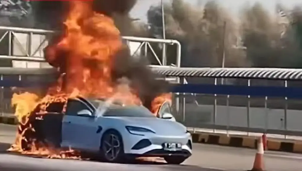 BYD Seal Terbakar di Tol Cikampek, Pabrikan Turun Tangan Lakukan Investigasi BYD Seal Terbakar di Tol Cikampek, Pabrikan Turun Tangan Lakukan Investigasi