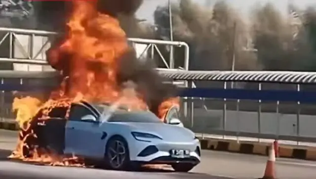 BYD Seal Terbakar di Tol Cikampek, Pabrikan Turun Tangan Lakukan Investigasi BYD Seal Terbakar di Tol Cikampek, Pabrikan Turun Tangan Lakukan Investigasi