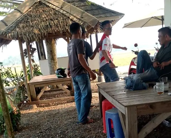 Kepala Desa Rahong Kecamatan Malingping Diduga ajak Berantem para Wartawan yang menanyakan anggaran Irigasi Tersier, pada Minggu (16/08/2026).