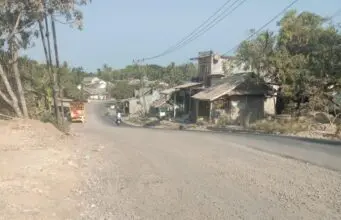 Debu Ganggu Pernapasan Warga di Proyek Jalan Nasional Cikeusik - Cibaliung, pada Senin (31/08/2026).