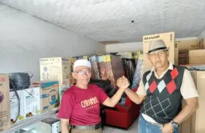 Owner Meubel Kerta Jaya, H. Sugeng pasang wifi Dukodu, pada Minggu (23/08/2026).