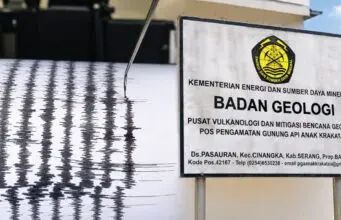 Aktivitas Anak Krakatau Naik, Kasus ISPA di Banten Melonjak Aktivitas Anak Krakatau Naik
