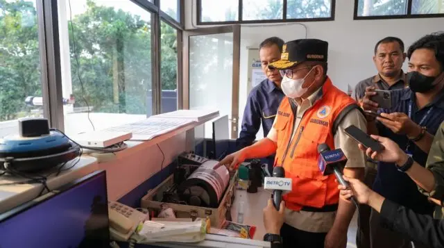 Aktivitas Krakatau Turun, Andra Soni Minta Warga Tetap Siaga