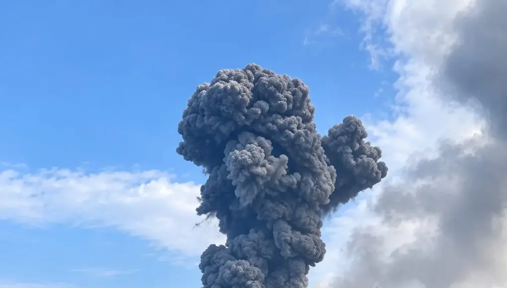Erupsi Gunung Anak Krakatau Sebarkan Abu Vulkanik Hingga Tangerang