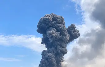 Erupsi Gunung Anak Krakatau Sebarkan Abu Vulkanik Hingga Tangerang Erupsi Gunung Anak Krakatau Sebarkan Abu Vulkanik Hingga Tangerang