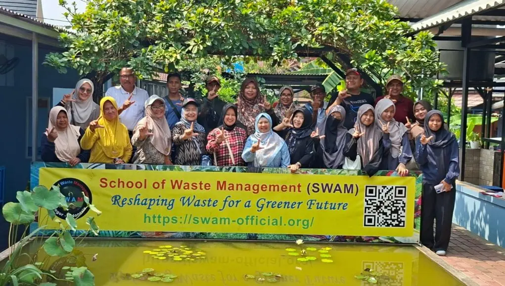 Belajar dari SWAM, Dosen Pulang Kampung IPB Dorong Pengelolaan Sampah dan Urban Farming di Linggabuana Tim Dosen Pulang Kampung IPB University mengajak warga Cluster Linggabuana, Pakuan Regency, Kelurahan Margajaya, Kota Bogor, pada Kamis (3/09/2026).