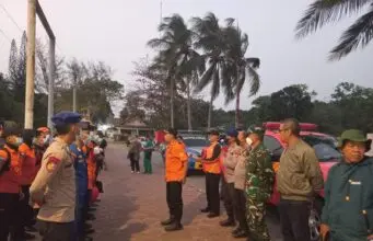 Polda Banten dan Basarnas Cari Rombongan Jurnalis yang Hilang Kontak di Selat Sunda Polda Banten dan Basarnas Cari Rombongan Jurnalis yang Hilang Kontak di Selat Sunda