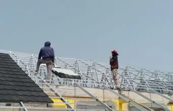 Revitalisasi SDN 1 Wanasalam Diduga Dialihkan ke Pihak Ketiga, Aturan Swakelola Dilanggar Pekerja tidak menggunakan Alat Pelindung Diri pada Revitalisasi SDN 1 Wanasalam, pada Senin (14/09/2026).