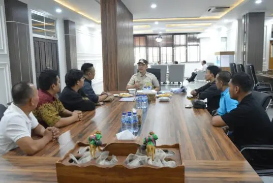 Panitia Festival Murak Kadu Kabupaten Lebak 2026 melaporkan kegiatan kepada Bupati Lebak.