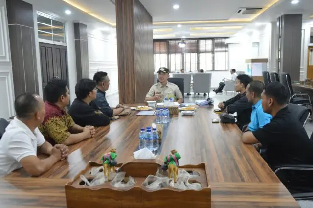Panitia Festival Murak Kadu Kabupaten Lebak 2026 melaporkan kegiatan kepada Bupati Lebak. Panitia Festival Murak Kadu Kabupaten Lebak 2026 melaporkan kegiatan kepada Bupati Lebak.