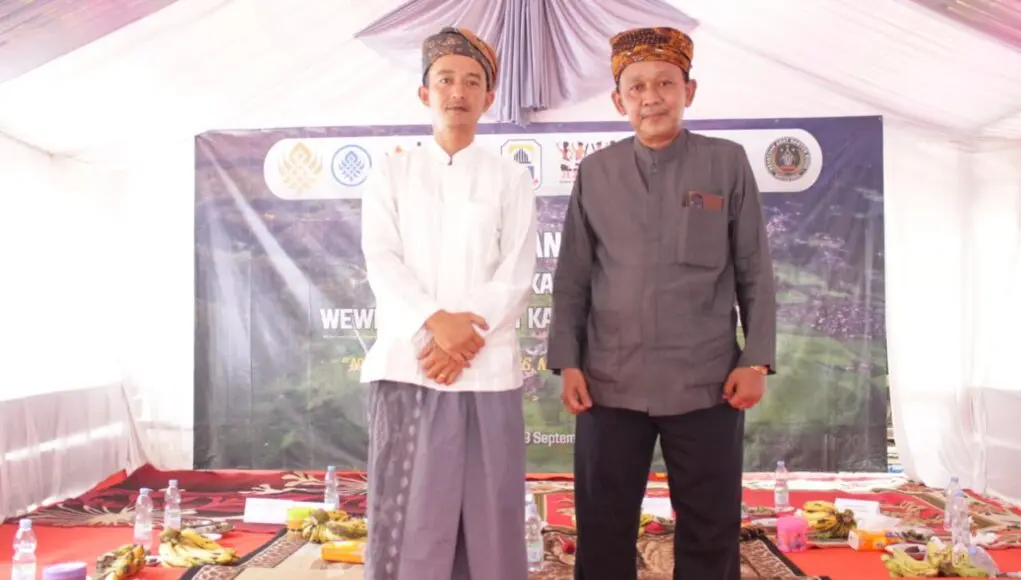 Seren Taun Wewengkon Adat Kasepuhan Citorek 2026: Merawat Tradisi, Mempererat Silaturahmi dan Ungkapan Syukur Pasca Panen Asep Suparman alias Aka Amang, Ketua Barisan Pemuda Wewengkon Adat Kasepuhan Citorek, bersama Ketua Aliansi Masyarakat Adat Nusantara (AMAN) Jaro Jajang pada acara Seren Taun 2026 pada Minggu (20/09/2026).