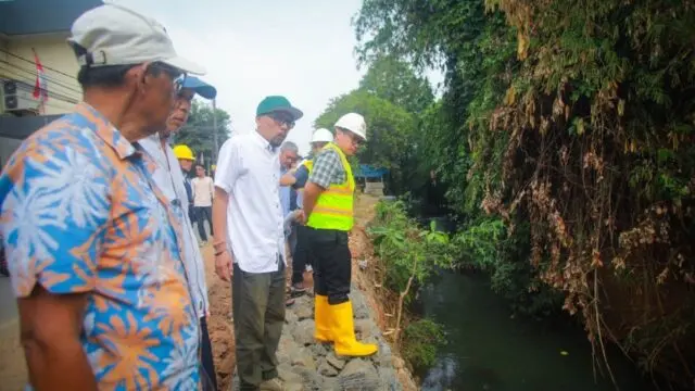 Perkuat Infrastruktur, Pilar Tinjau Pembangunan Turap di 3 Titik Wilayah Tangsel