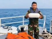 SAR Temukan Life Jacket Saat Cari Jurnalis Hilang SAR Temukan Life Jacket Saat Cari Jurnalis Hilang