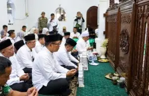 Andra Soni Ziarah ke Makam Kesultanan Jelang HUT Banten Andra Soni Ziarah ke Makam Kesultanan Jelang HUT Banten