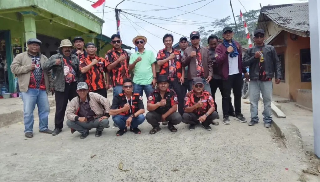 Viral Usaha Brondolan Sawit Tidak Patuh, Ormas Pemuda Pancasila Minta Usaha Brondolan Sawit Tertib Perda, Bebas Pungli dan Tak Ganggu Fasilitas Umum Ormas Pemuda Pancasila Kecamatan Banjarsari soroti usaha Brondolan Sawit yang nakal dan tidak tertib Perda di Desa Cilegongilir, Kecamatan Banjarsari, Kabupaten Lebak, pada Rabu (21/10/2026).