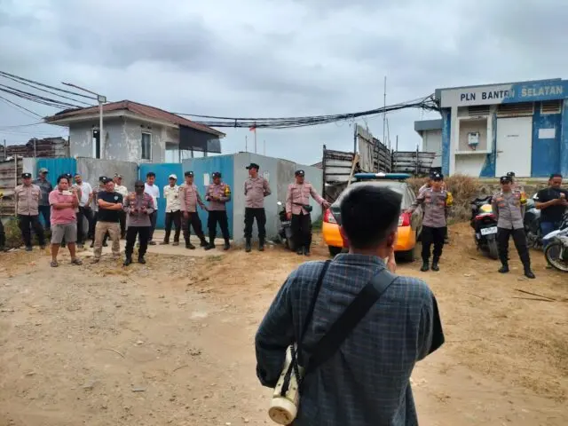 Koordinator GEMAS, Dede Yusuf Minta PT Enviro Budidaya Intensif ditutup karena melanggar aturan Pemerintah Kabupaten Lebak, pada Minggu (25/10/2026). Koordinator GEMAS, Dede Yusuf Minta PT Enviro Budidaya Intensif ditutup karena melanggar aturan Pemerintah Kabupaten Lebak, pada Minggu (25/10/2026).