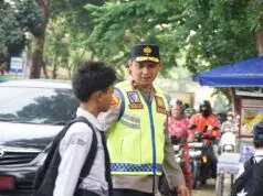 Polisi Bersama Masyarakat, Wakapolda Banten Turun Langsung Atur Lalin Pagi
