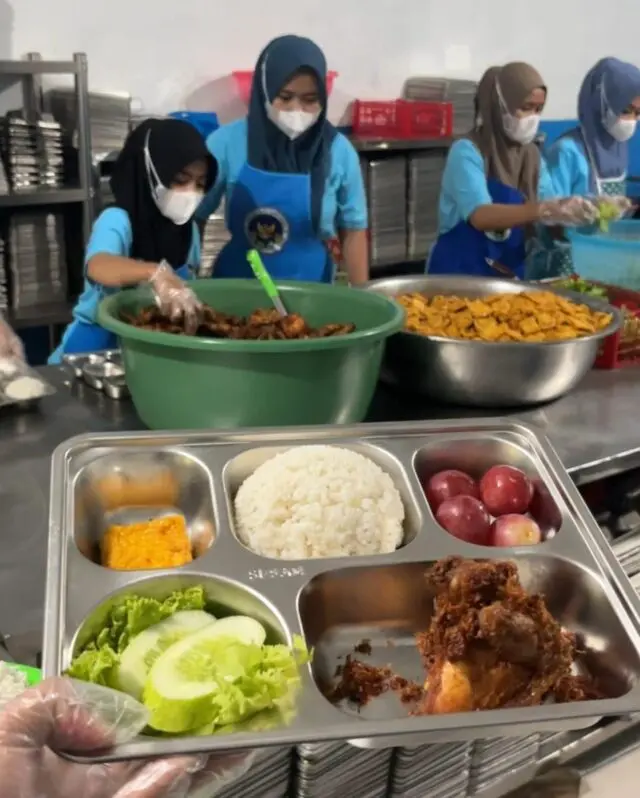 Dapur SPPG Pandeglang Sindangresmi Serap Produk Hasil Panen Petani Lokal, pada Jum'at (30/10/2026). Dapur SPPG Pandeglang Sindangresmi Serap Produk Hasil Panen Petani Lokal, pada Jum'at (30/10/2026).