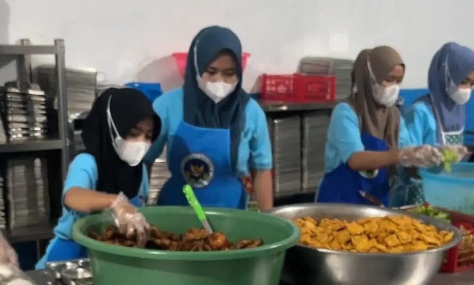 Dapur SPPG Pandeglang Sindangresmi Serap Produk Hasil Panen Petani Lokal, pada Jum'at (30/10/2026).
