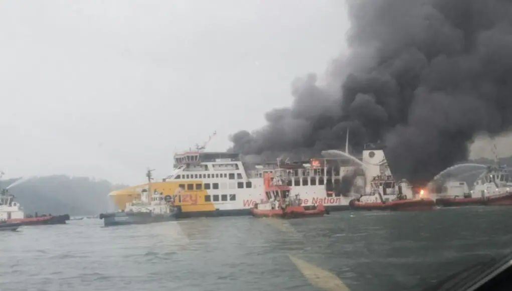 KMP Batu Mandi Terbakar di Perairan Merak, Evakuasi Masih Berlangsung KMP Batu Mandi Terbakar di Perairan Merak, Evakuasi Masih Berlangsung