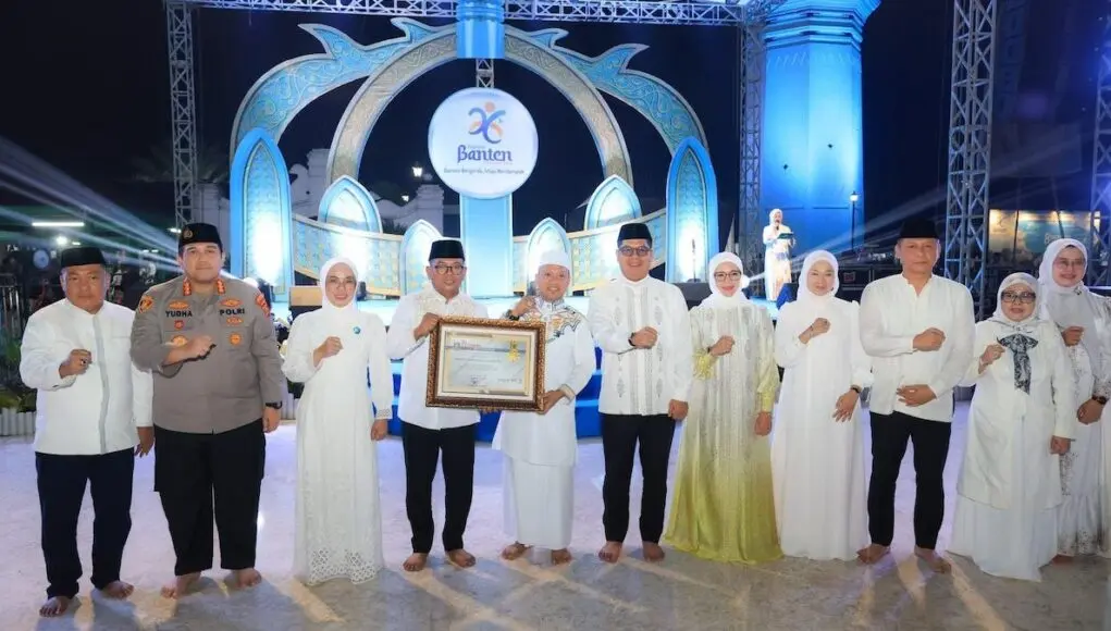 Tablig Akbar HUT ke-26 Banten, Das’ad Latif Soroti Pentingnya Pendidikan Anak Berprestasi Tablig Akbar HUT ke-26 Banten, Das’ad Latif Soroti Pentingnya Pendidikan Anak Berprestasi
