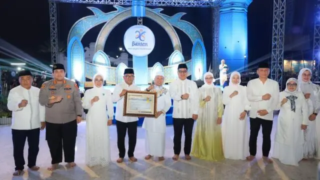 Tablig Akbar HUT ke-26 Banten, Das’ad Latif Soroti Pentingnya Pendidikan Anak Berprestasi Tablig Akbar HUT ke-26 Banten, Das’ad Latif Soroti Pentingnya Pendidikan Anak Berprestasi